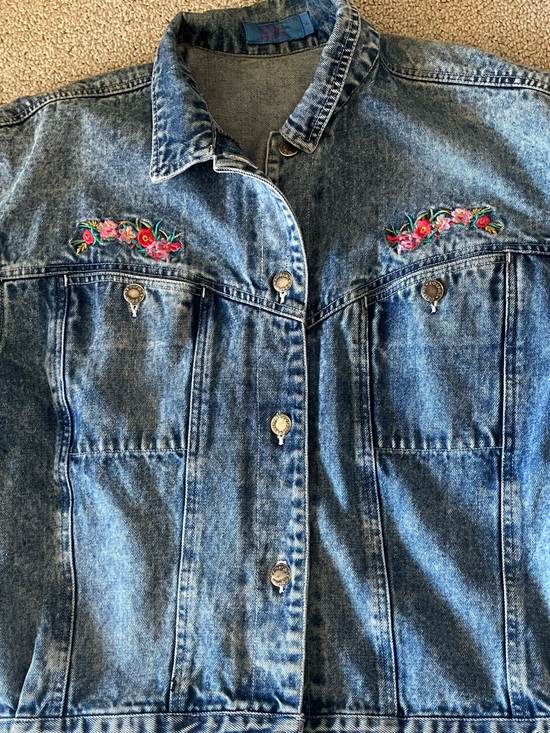 Ez spirit Jackets & Blazers - EZ Spirit Vintage embroidered denim jacket